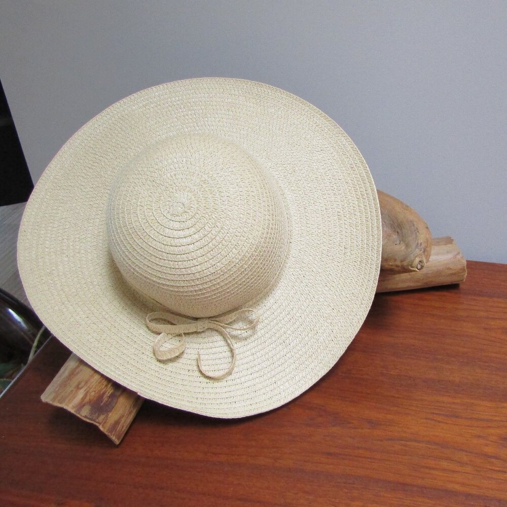 Floppy Coastal Beach Pool Gardening Straw Sun Hat Garden Beach or Pool